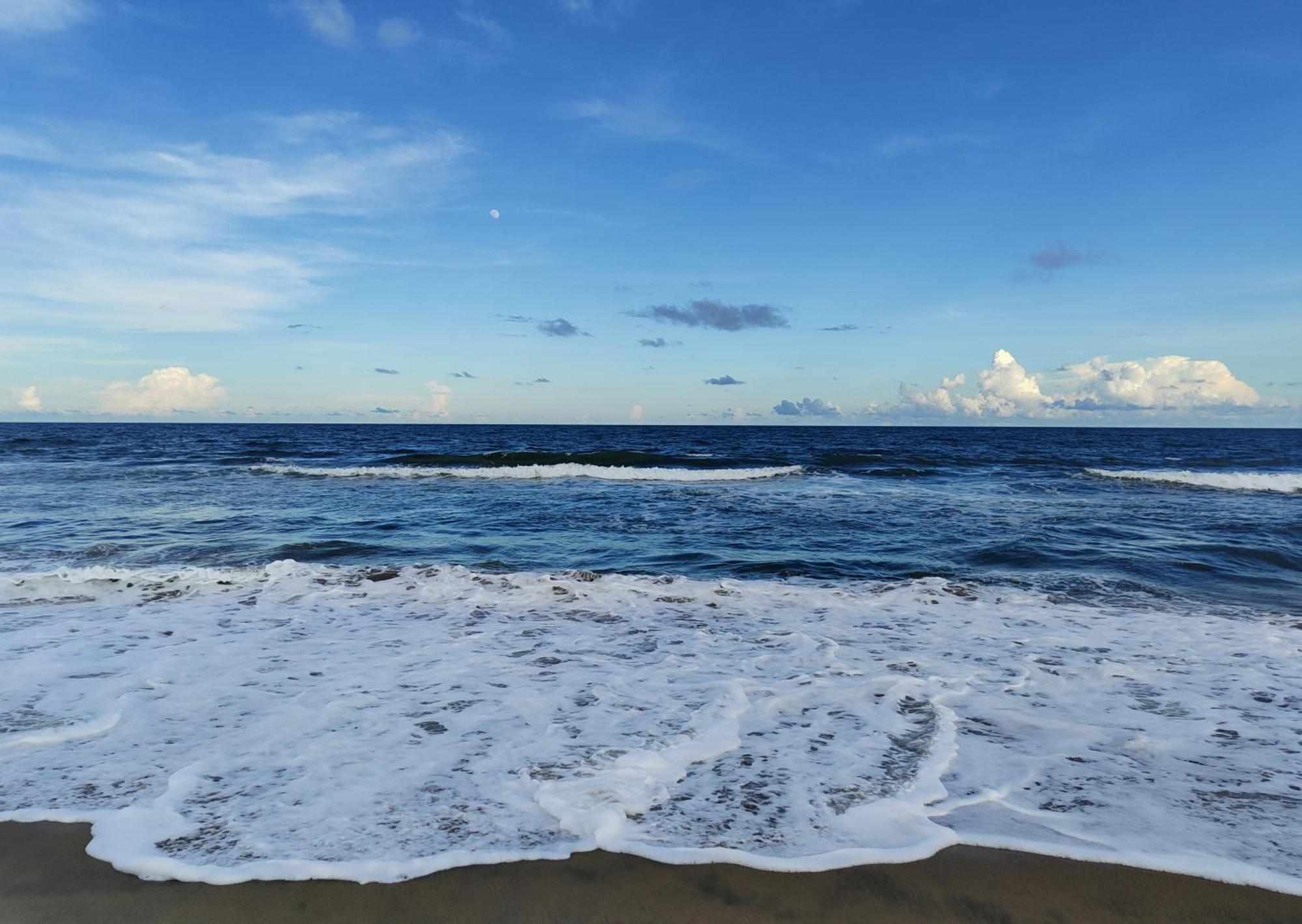 Dkv Beach View Bahur Exterior photo
